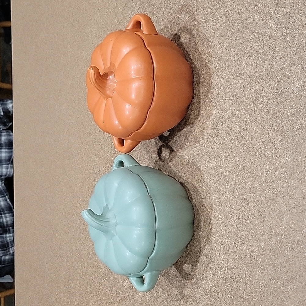 Set of 2 Ceramic Pumpkin Bowls w/Lids!!!
